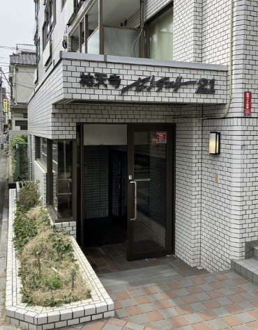 祐天寺センチュリー21のエントランス