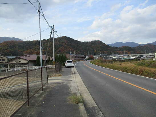 【前面道路含む現地写真】