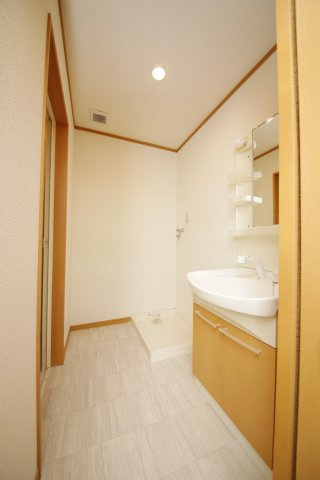 パル住吉の洗面所|別部屋同間取りのお写真となります。参考にご覧くださいませ。