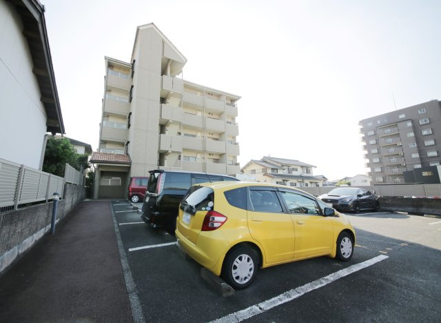 パル住吉の駐車場