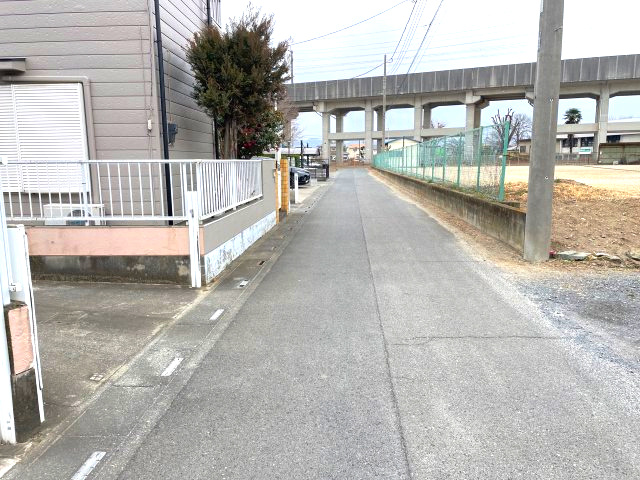 上里町七本木　中古1349の前面道路含む現地写真