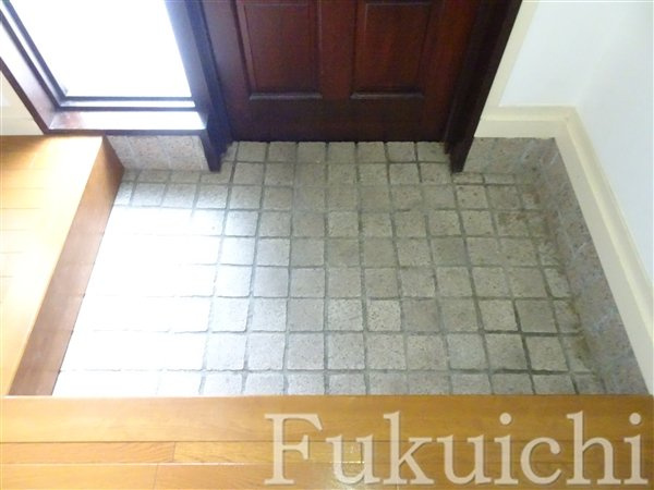 八雲4丁目戸建の玄関