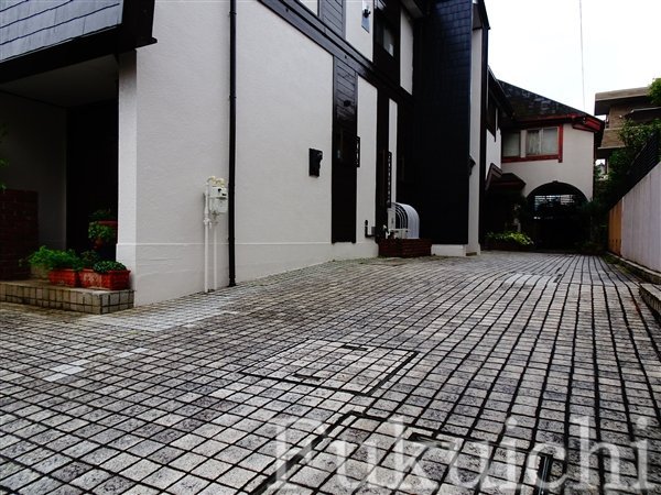 八雲4丁目戸建のエントランス