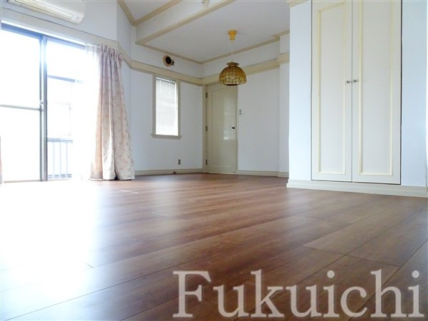 八雲4丁目戸建の居間・リビング