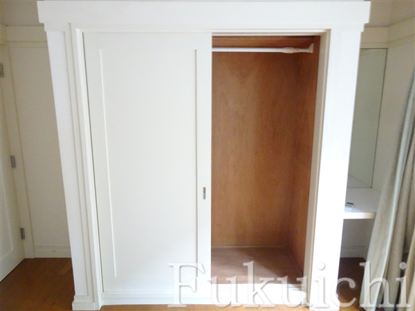 八雲4丁目戸建の収納