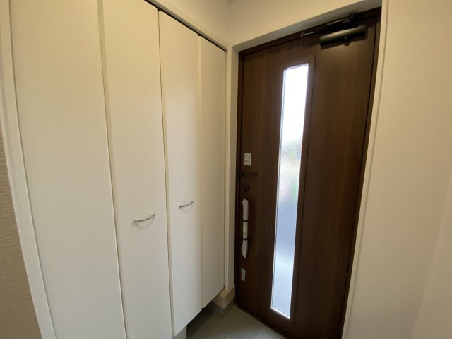 今から見たい大歓迎♪【佐糠町第8　全5棟／4号棟】　新築建売住宅　価格を抑えた新邸！の玄関|■□■玄関の写真です■□■　
シューズボックスは収納力たっぷりで、整理整頓も楽ちんですね。