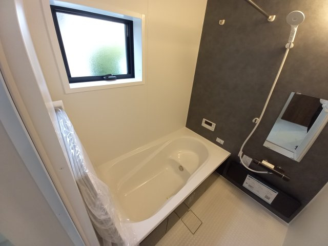 【内郷御厩町4丁目第1／全5棟　1号棟】　ランドリールーム付き♪の浴室|同施工◆ユニットバスの写真です◆　フルオート機能で、時間帯を気にせず、家族全員が暖かい湯船に浸かることができます。　一日の疲れを癒してくれそうですね♪