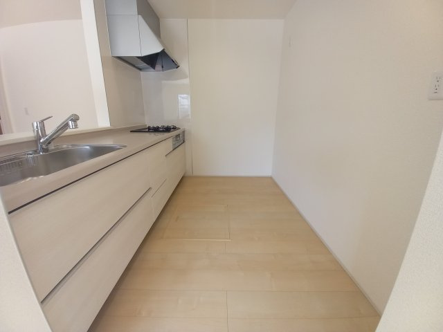 【内郷御厩町4丁目第1／全5棟　3号棟】　選べるマイホームキャンペーン実施中♪のキッチン|同施工◆キッチンの写真です◆
料理好きな人必見♪キッチンスペース広々！
対面式キッチンですので、お食事の準備をしながらご家族との会話を楽しめます☆

