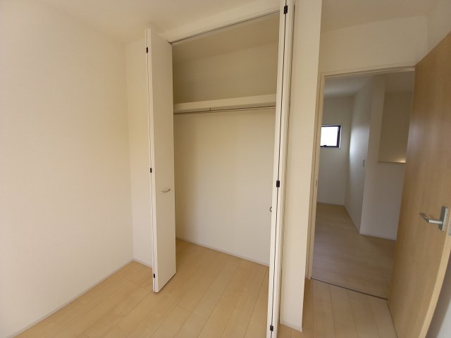 【内郷御厩町4丁目第1／全5棟　3号棟】　選べるマイホームキャンペーン実施中♪の収納|同施工◆収納スペースの写真です◆　衣類やカバンなどたっぷりと収納可能です！生活感のあるものを隠して置けるからお部屋をスッキリと見せやすいです。

