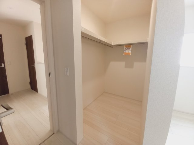 いわき市好間町中好間第2　新築戸建　２号棟の収納|同施工　◆ウォークインクローゼットの写真です◆　季節を問わずにたっぷり収納ができます。冬物の収納にも困りません。お子様のお片付けも上手にできそうです。