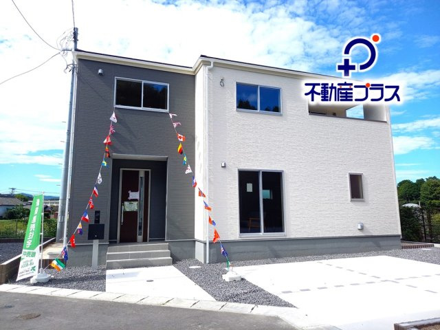 いわき市好間町中好間第2　新築戸建　２号棟の前面道路含む現地写真|同施工　◆外観の写真です◆　
ご家族の笑顔も溢れるおしゃれな新築建売住宅です♪
休日は家族みんなで夢のマイホーム探しに出かけてみませんか！

