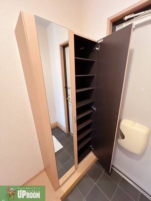 リビングタウン小牧原Bの玄関