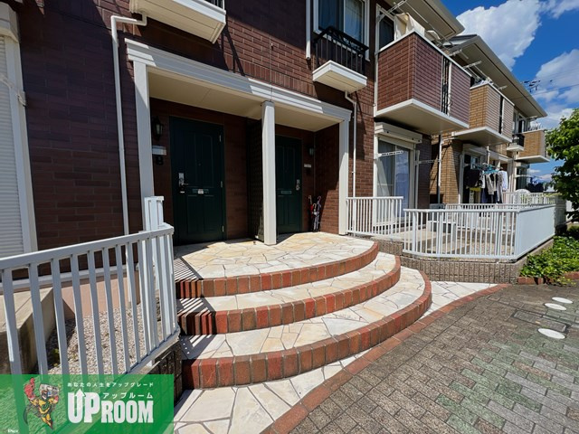 リビングタウン小牧原Bのエントランス