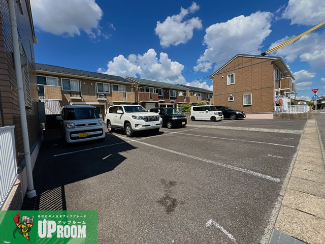 リビングタウン小牧原Bの駐車場