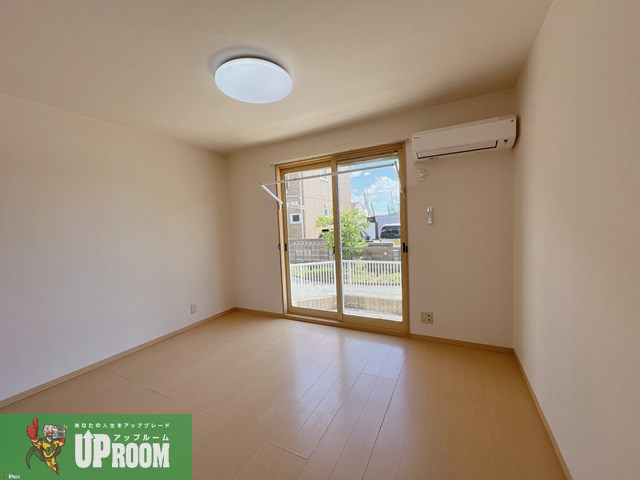 リビングタウン小牧原Bの居間・リビング