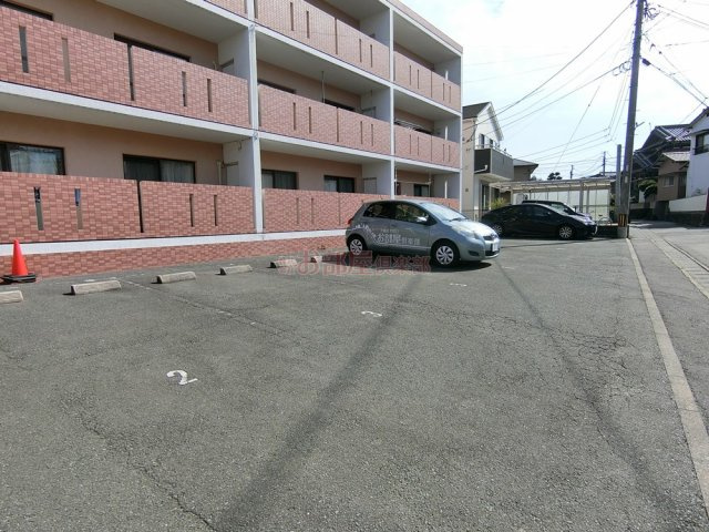 スカルRYUの駐車場|駐車場も広々とします。