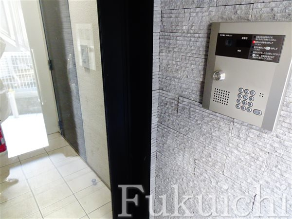 ブリステラス学芸大学前のエントランス