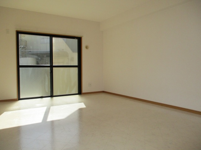 グリーンヒルズ津福の居間・リビング