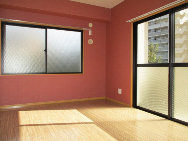 グリーンヒルズ津福の洋室