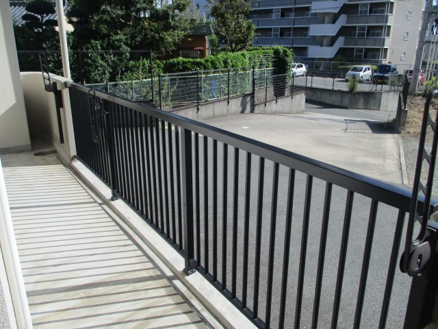 グリーンヒルズ津福のバルコニー