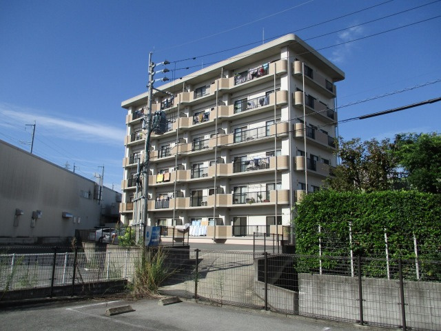 グリーンヒルズ津福の外観