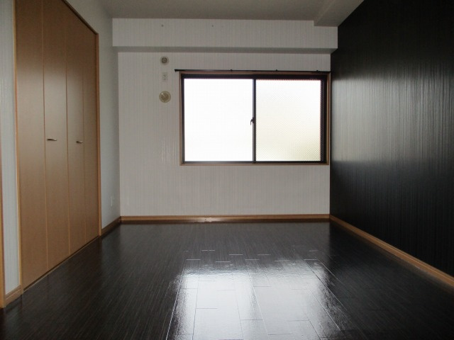 グリーンヒルズ津福の洋室