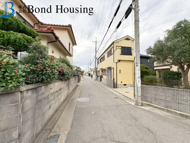 改装済み中古戸建　江井島　築29年の前面道路含む現地写真