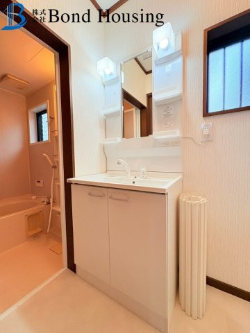 改装済み中古戸建　江井島　築29年の独立洗面台