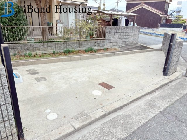 改装済み中古戸建　江井島　築29年の駐車場