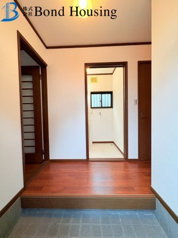 改装済み中古戸建　江井島　築29年の玄関
