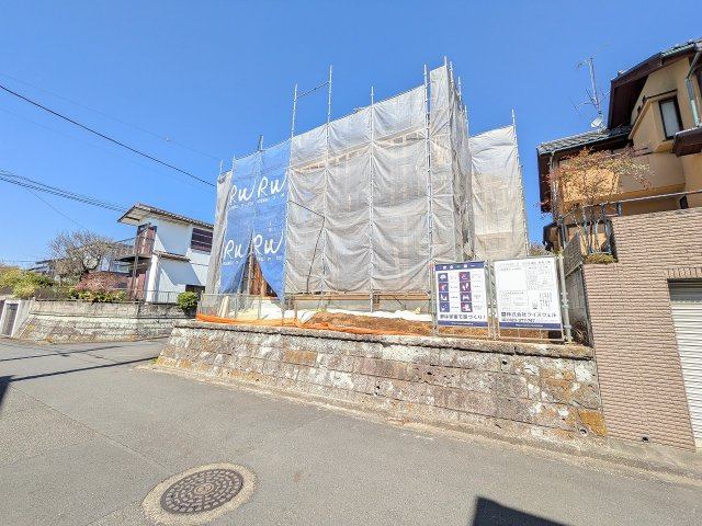 八王子市　長房町　新築一戸建て　Ⅰ期の前面道路含む現地写真|～南側6ｍ、西側5m道路に面しています～
