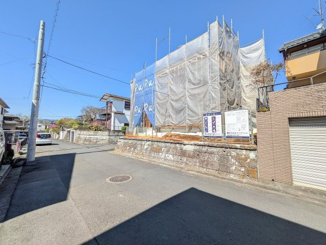 八王子市　長房町　新築一戸建て　Ⅰ期の前面道路含む現地写真|～南側6ｍ、西側5m道路に面しています～