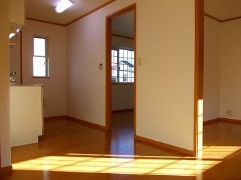 【内装】 | アルト　レフィナード | 明るい室内です