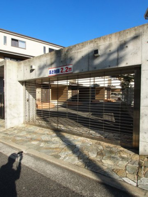 【駐車場】 | メゾネットアーリア | シャッター駐車場