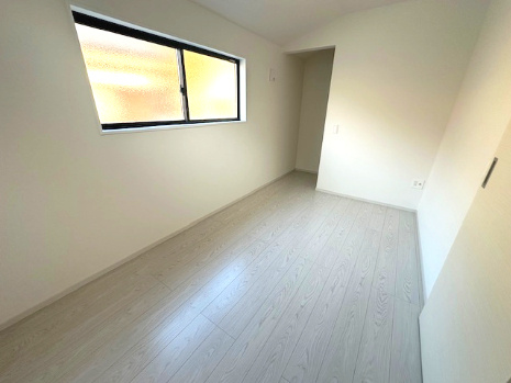 【洋室】 | Terrechez豊中市清風荘1期　3号棟 | 5帖の洋室！全居室洋室で内装もシンプル。多様なインテリアやレイアウトが楽しめます。