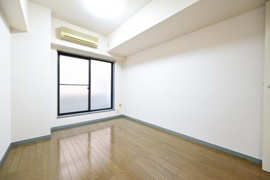 落ち着いた色調の洋室です