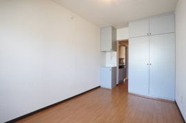 明るい洋室です