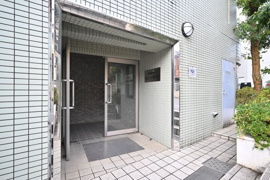 落ち着いたエントランスです