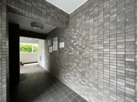 毎日通るエントランスはこのようになっています