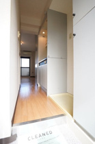 収納もある玄関です