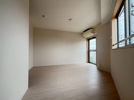 コンパクトで使いやすい洋室です