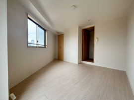 明るい洋室です