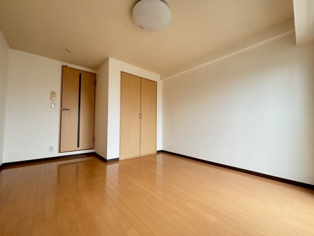 個人の部屋や寝室として使える洋室です