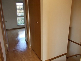 明るい色調の室内です