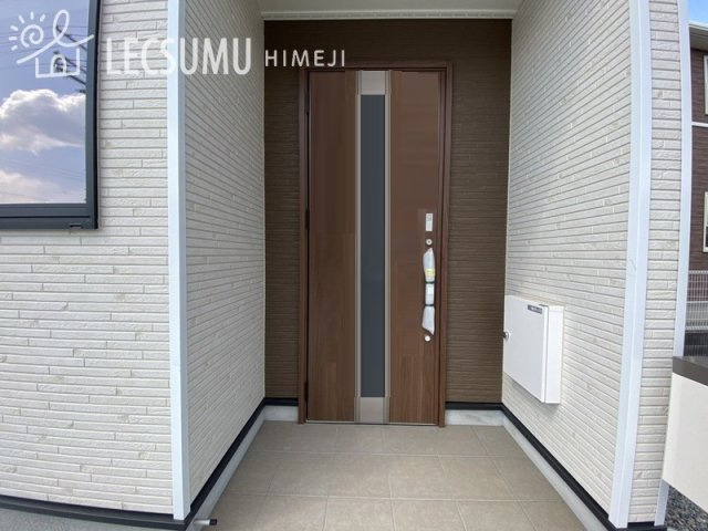 姫路市飾磨区妻鹿第1/新築戸建の玄関|同社施工例