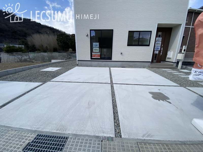 姫路市飾磨区妻鹿第1/新築戸建の駐車場|同社施工例