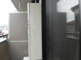 バルコニーからの眺めを楽しみながら食事をしませんか