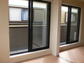 外からの目が気にならないバルコニーで洗濯物が干せます