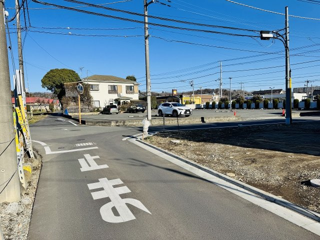 八王子市　大楽寺町　新築一戸建て　１期の前面道路含む現地写真|～西側5ｍ・南4ｍ道路に面しています～