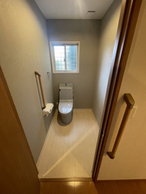 【トイレ】 | 桜川市下泉6LDK+3S中古住宅 | 一階トイレ